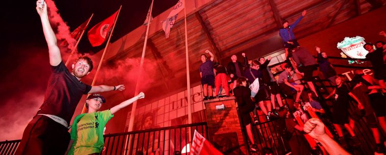 Фанаты «Ливерпуля» ярко отпраздновали чемпионство команды (фото)
