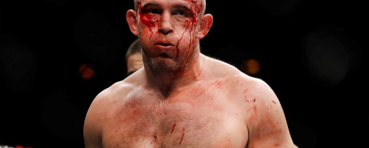 Российский топ-боец UFC подписал новый контракт с промоушеном