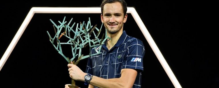 Даниил Медведев выиграл турнир в Париже