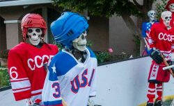 Фанатка хоккея воссоздала великий матч СССР – США в...