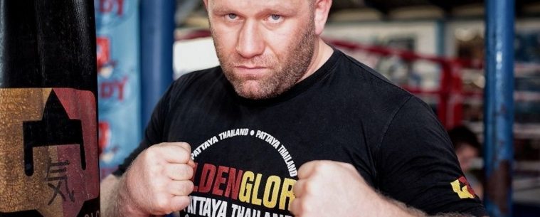 Бывший боец UFC избил легенду российского ММА (видео)