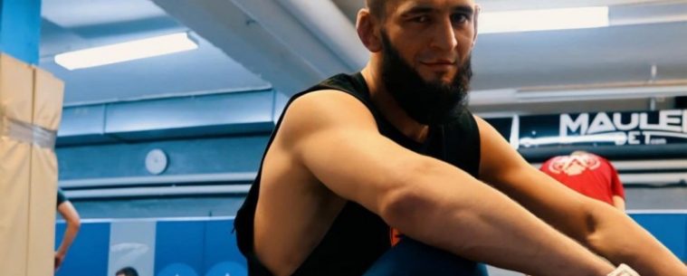 Хамзат Чимаев в третий раз выбывает с боя с топ-бойцом UFC