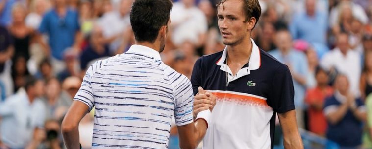 Легендарный теннисист оценил шансы Медведева против Джоковича