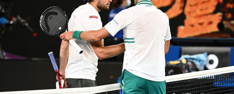 Джокович победил Карацева в полуфинале Australian Open