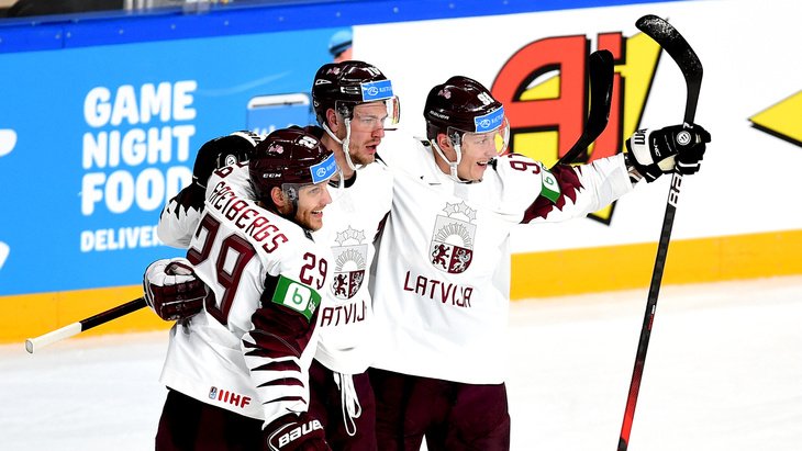 Хоккеисты команды Латвия на пути к плей-офф