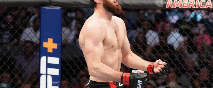 Магомед Анкалаев открылся фаворитом на линии боя за титул UFC